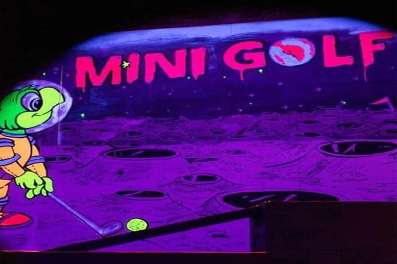 Porto: 18-Hole Indoor Mini Golf Ticket with UV Light Courses - Rotating Through the Games Area: Pool, Air Hockey, Football Tables