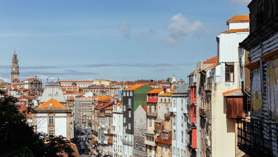Porto: 2.5-Hour Private City Tour Off the Beaten Track - Rua das Flores: how a street turns into a story