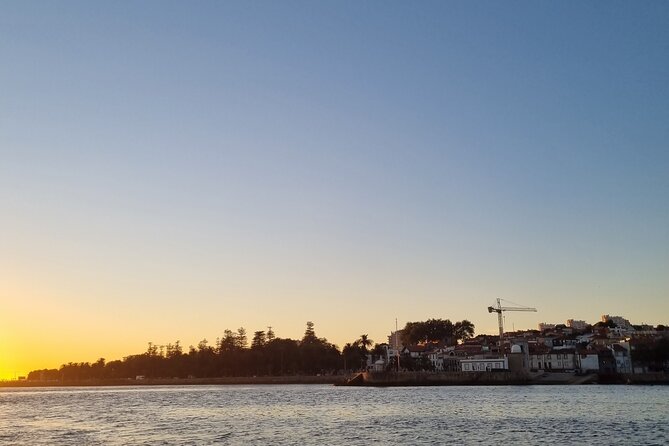 Porto: 2h Private Tour (1 to 6 people) on the Douro River with a local - Price and value: $166.99 per group can be a smart deal