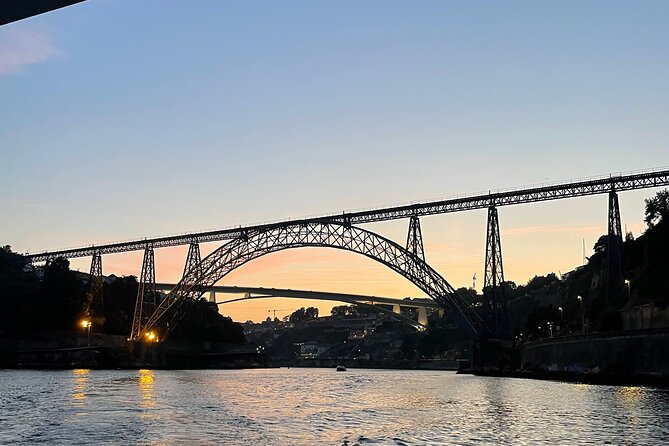 Porto: 2h Private Tour (1 to 6 people) on the Douro River with a local - Passing six bridges with a local: the real sightseeing skill