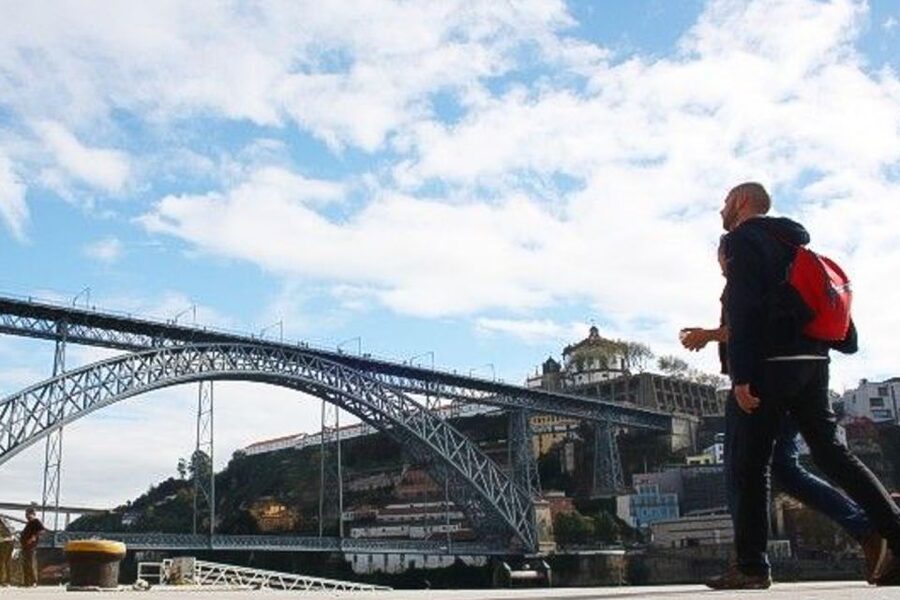 Porto: 3-Hour Downtown Walking Tour - The tile-filled train station stop: a visual culture hit