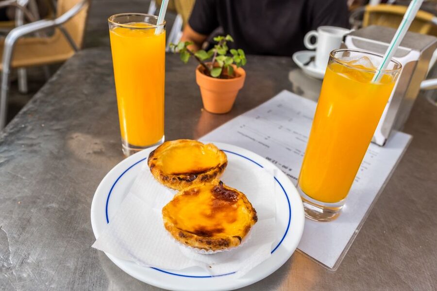 Porto: 3-Hour Guided City Highlights Walking Tour - Entering Porto’s Center on a 3-Hour Walking Loop