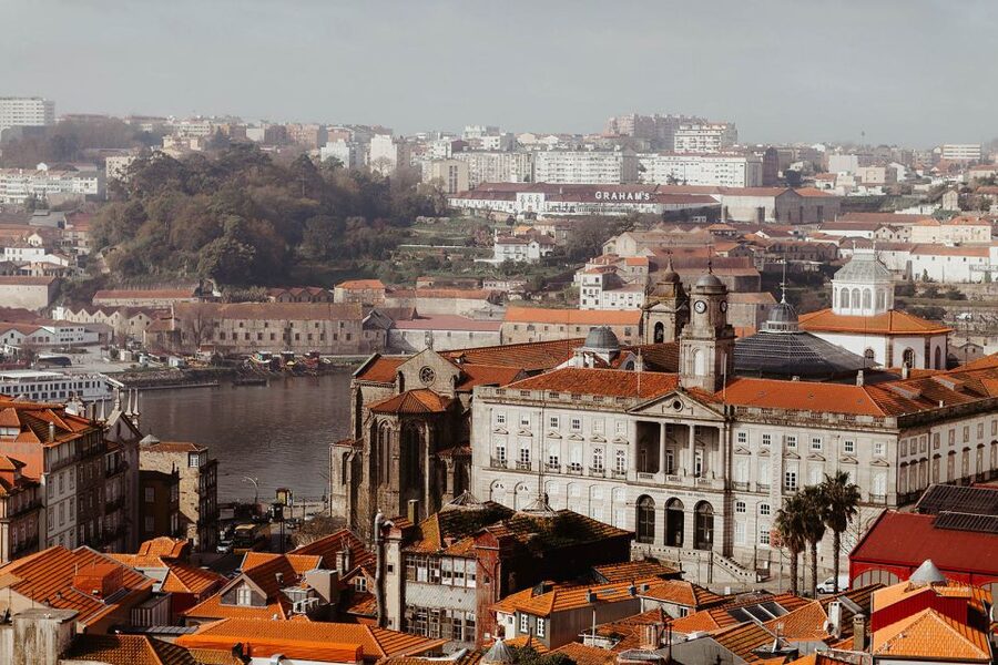 Porto: 3-Hour Guided Walking Tour - Lello e Irmão: the library stop that turns into a story