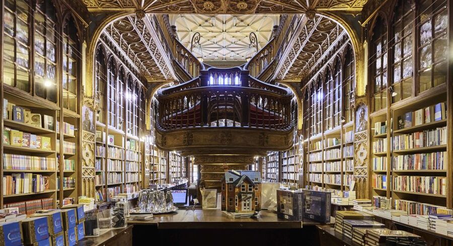 Porto: 3-Hour Walking City Tour & Lello Bookstore Visit - Porto Cathedral: history you can feel in the streets