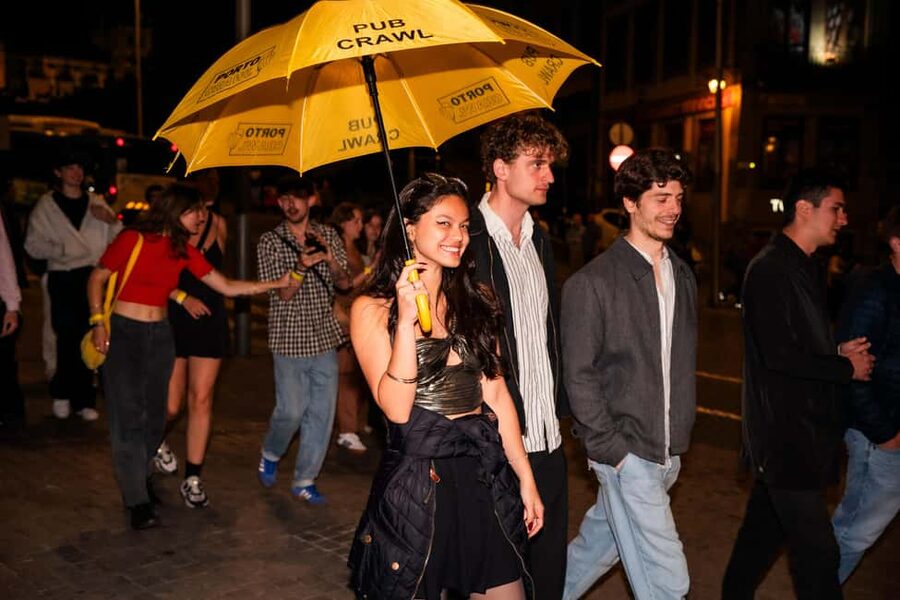 Porto: 4 Bar Pub Crawl, 7 Drinks, & Skip-the-Line Club Entry - Price and value: what $21 really covers in Porto nightlife