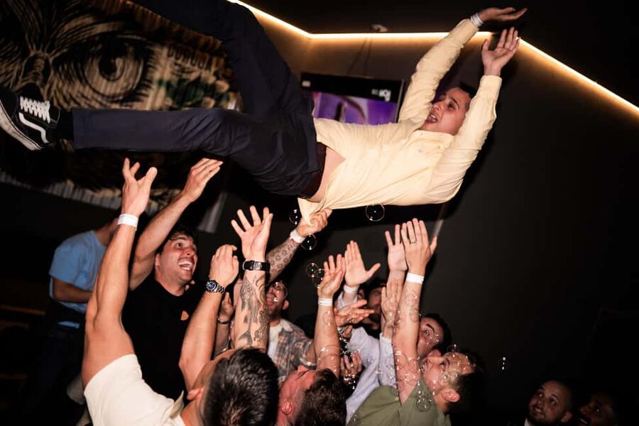 Porto: 4 Bar Pub Crawl, 7 Drinks, & Skip-the-Line Club Entry - Largo de Alberto Pimentel: two hours to settle in and play