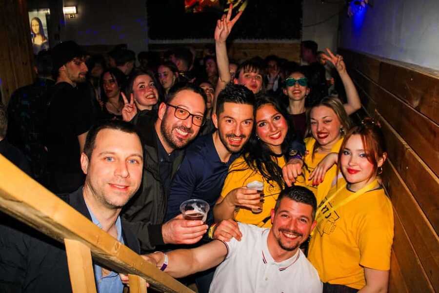 Porto: 4 Bar Pub Crawl, 7 Drinks, & Skip-the-Line Club Entry - Guides and group energy: what to expect from the crew