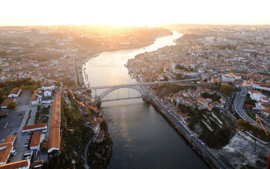 Porto: 5D Flight over de City for all family. - Price and Time Value: What $14 Buys You in Porto