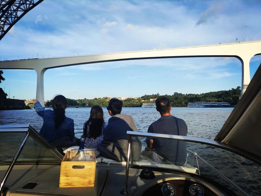 Porto: 6 Bridges and Ribeira Boat Tour with Sunset Option - What’s included on board (and what you should plan for)