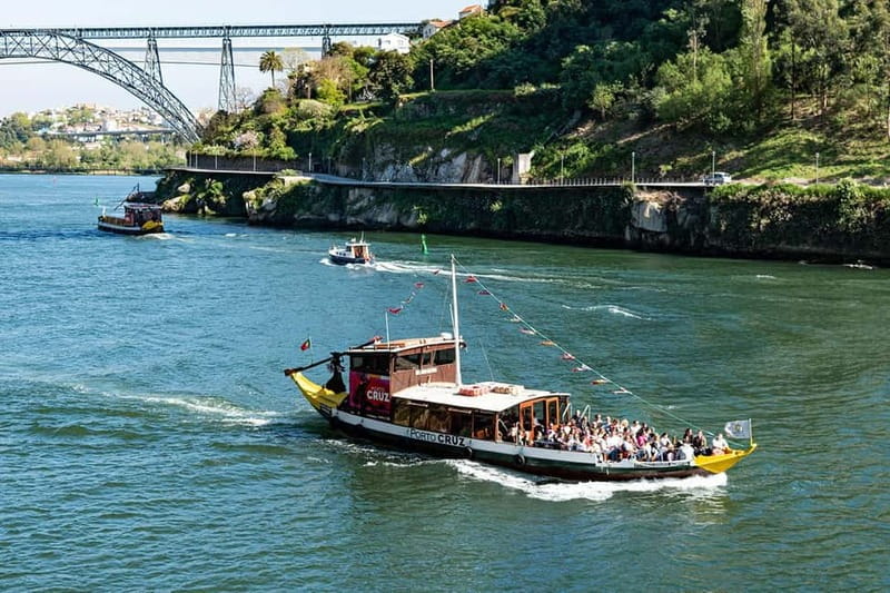 Porto: 6 Bridges Cruise on a Traditional Rabelo Boat - Under Dom Luís Bridge and Ponte do Infante: The first wow moment