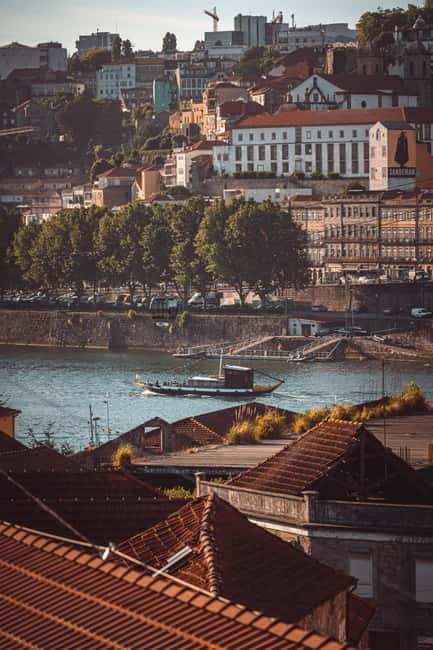 Porto: 6 Bridges Cruise on a Traditional Rabelo Boat - Arrábida Bridge to Freixo Bridge: The last leg and where the light helps