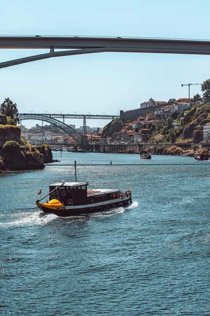 Porto: 6 Bridges Cruise on a Traditional Rabelo Boat - What you’ll see along the riverbanks (besides the bridges)