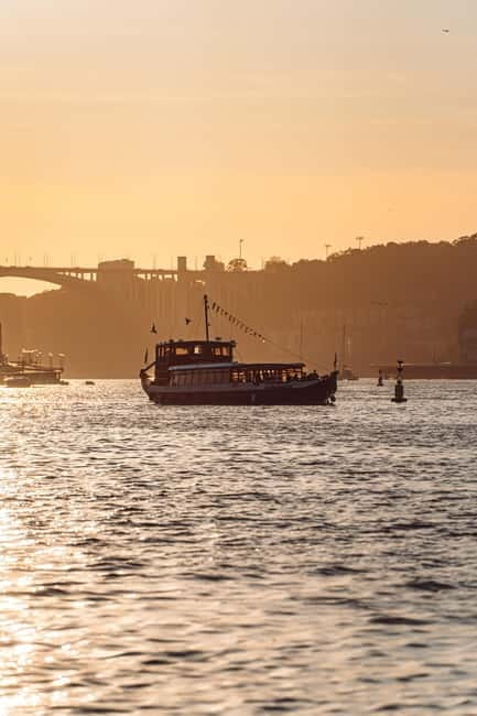 Porto: 6 Bridges Cruise on a Traditional Rabelo Boat - Audioguide by QR code: How to make the audio worth it