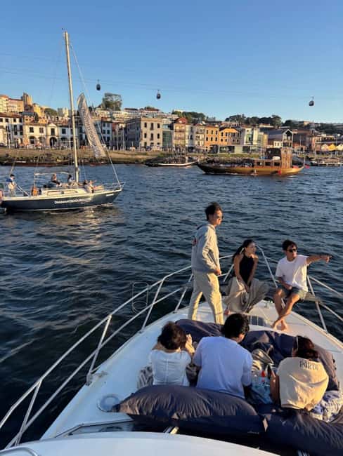 Porto: 6 Bridges Cruise, Welcome Drink & Sunset Option - The guide factor: the difference between seeing Porto and understanding Porto