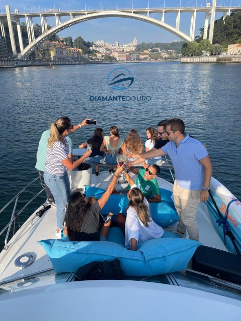 Porto: 6 Bridges Cruise, Welcome Drink & Sunset Option - Dom Luís I Bridge stop: the 15 minutes that makes Porto click