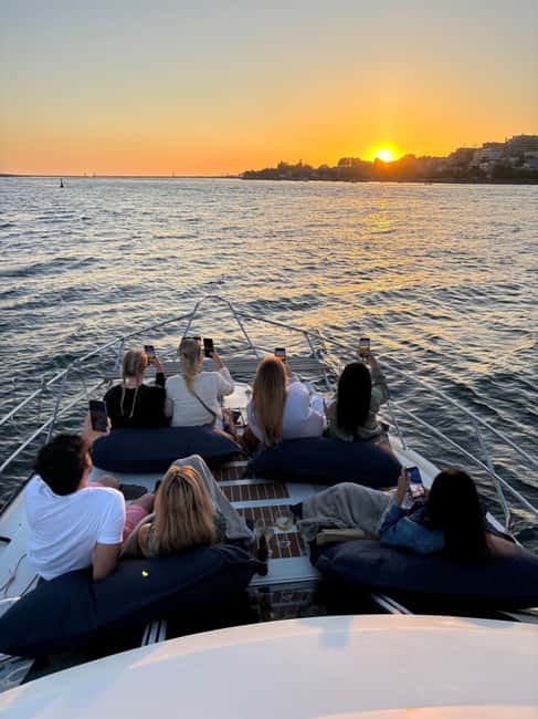 Porto: 6 Bridges Cruise, Welcome Drink & Sunset Option - Onboard comfort: what you’ll be glad you planned for