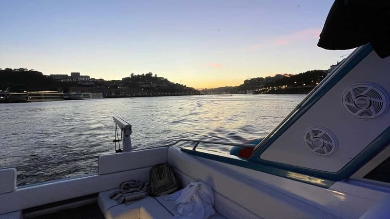 Porto: 6 Bridges Private Cruise with Local Wine and Snacks - Champagne at Foz do Douro: the special finish before heading back