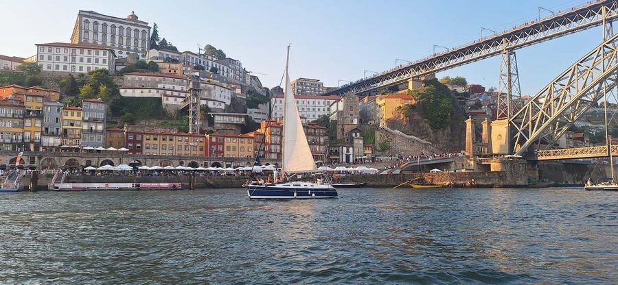 Porto, a cruise with open sails, drinks&snacks - Getting your bearings: Thullium Sailboat at Douro Marina, Pontoon C
