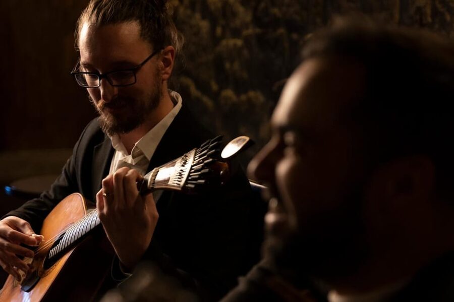 Porto: An Intimate Fado Show in a Historical Tavern - Timing and Seating: How to Get the Best Seat Without Stress