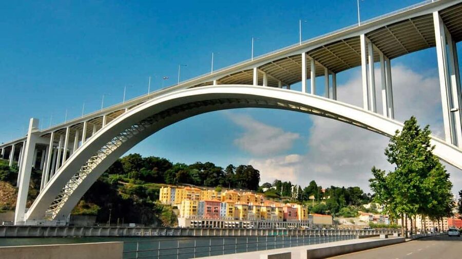 Porto: Arrábida Bridge Climbing - Should you book the Arrábida Bridge climb with Charming Tours?