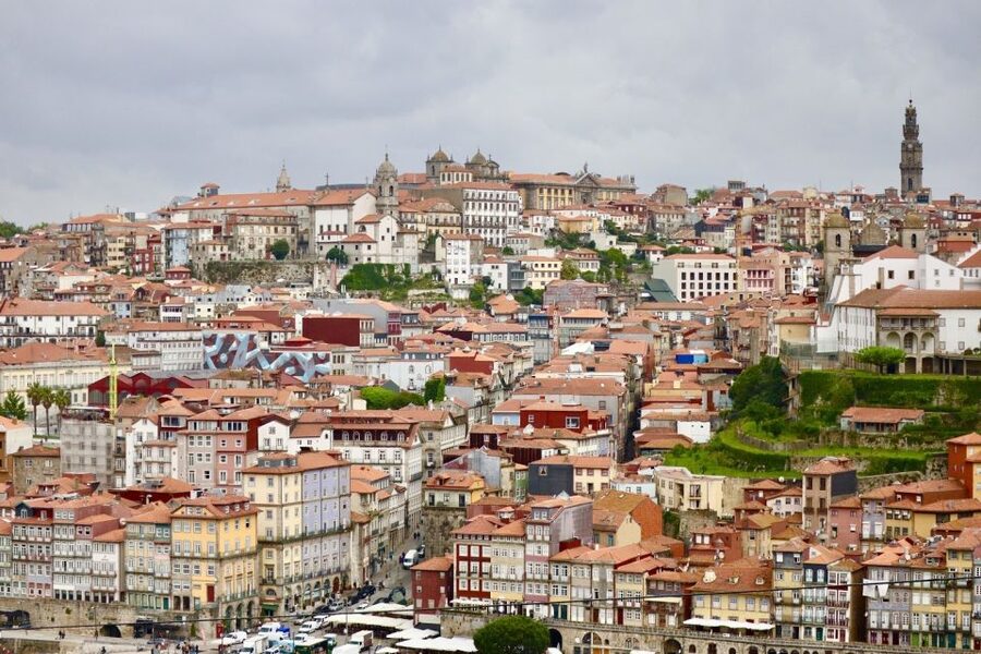 Porto: Authentic Portuguese Food Tour with 5+ Local Tastings - Meeting at Coliseu Porto Ageas and getting your bearings fast