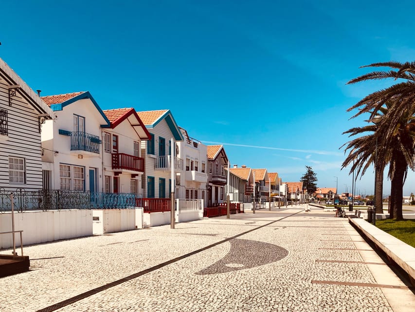 Porto: Aveiro, Cruise, Costa Nova & Capela da Pedra Full Day - Capela do Senhor da Pedra: a chapel built where waves can reach you