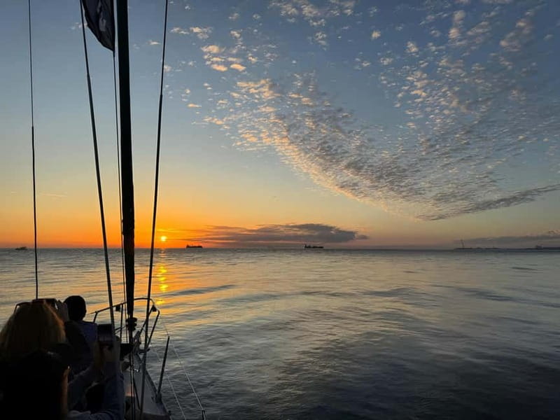 Porto: Best Exclusive Charming Sailboat Sunset - The boat and crew: small group, no chaos