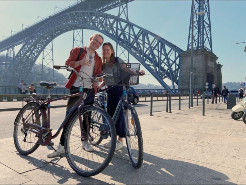 Porto: Bicycle Rental - Mapping your own loop: narrow streets, big avenues, and the Douro River
