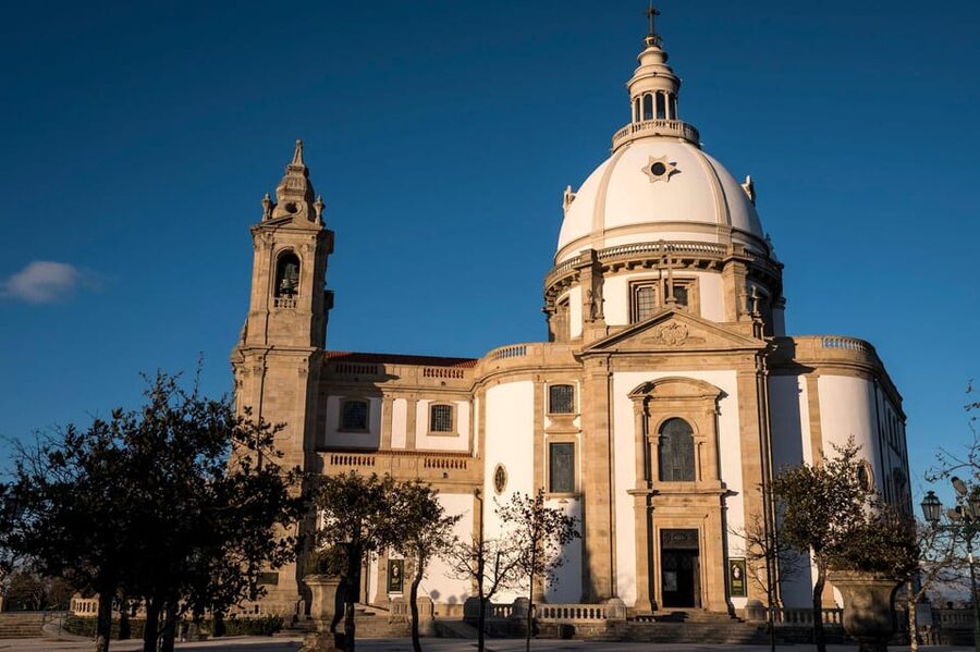 Porto: Braga and Guimarães Private Day Tour with Local - Your English driver-guide: what you get from the private format