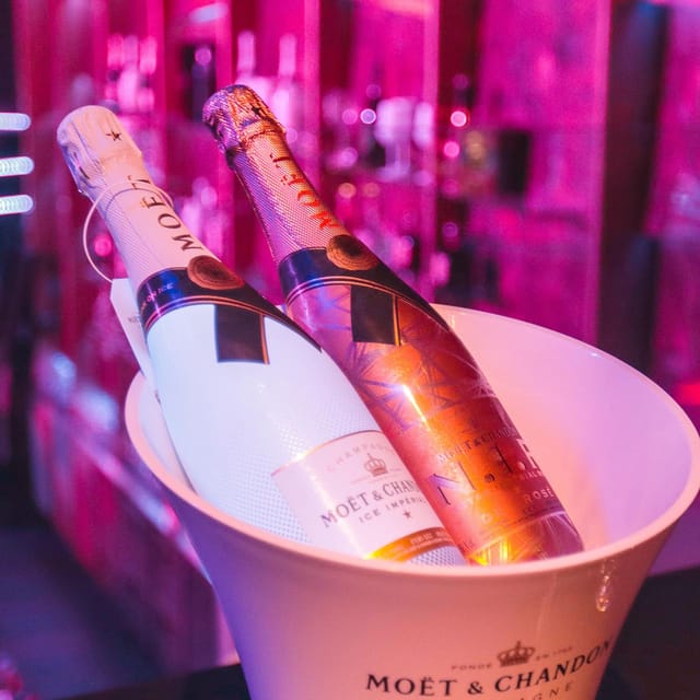 Porto: Cabaret & Pole Shows, with a Welcome Drink! - The cabaret and pole shows: what to expect from the performance style