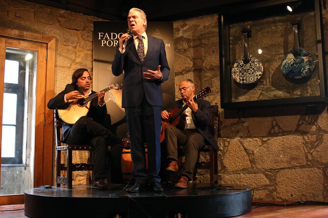 Porto: Cálem Cellar Tour, Live Fado Show and Wine Tasting - Group size and pacing: efficient evening or cattle-call feel?