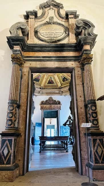Porto Cathedral Guided Tour with Entrance Tickets - Sé Cathedral itself: where the story becomes architecture