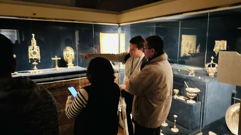 Porto Cathedral Guided Tour with Entrance Tickets - Paço Episcopal and the Bishop Palace add-on