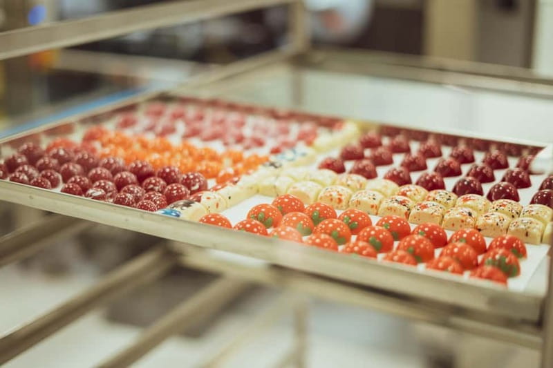Porto: Chocolate Museum - Unwrap the Secrets of Chocolate - Vinte Vinte live factory moments: what to watch for