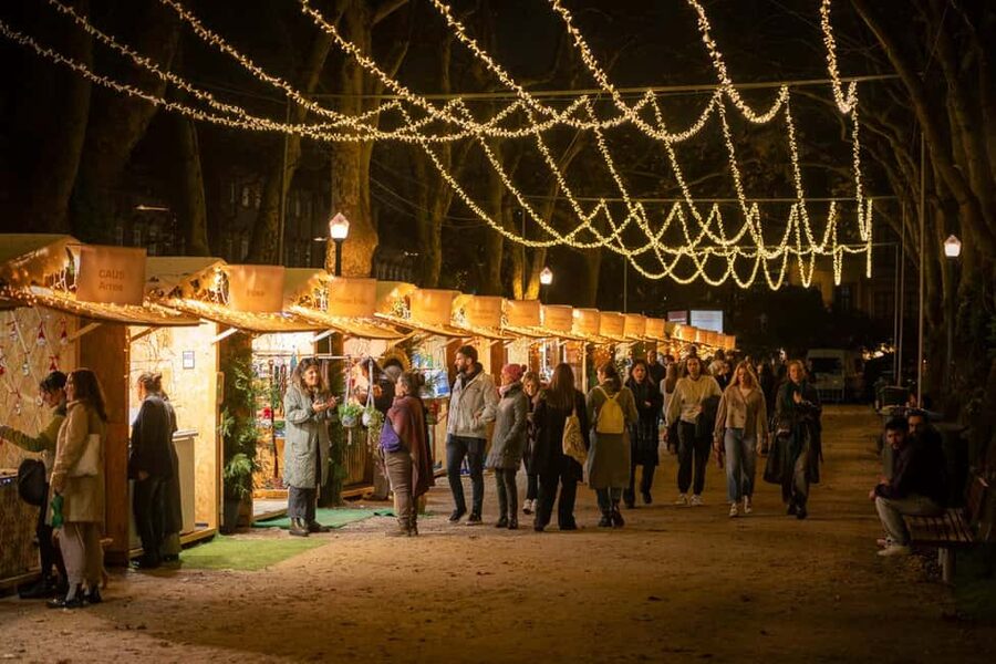 Porto: Christmas Lights Flexible Walking Tour - Walking Porto’s Christmas Circuit From São Bento Station