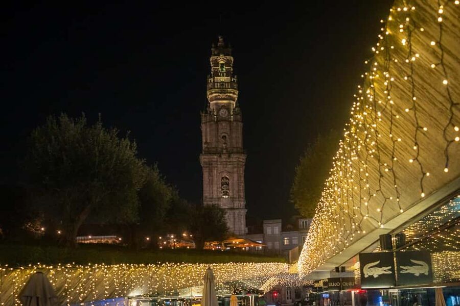 Porto: Christmas Lights Flexible Walking Tour - São Bento Station’s Azulejo Scene: The Best First Stop