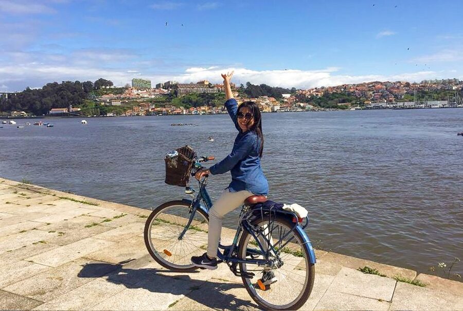 Porto: City Bike Rental - Entering Porto from Miragaia: the practical start line