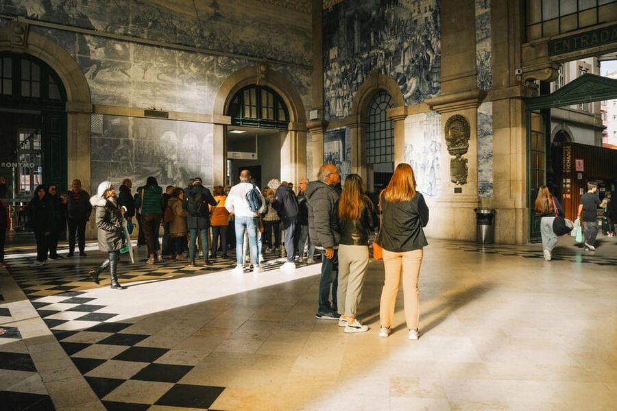 Porto: City Center Walking Tour - Church of St Francis: baroque drama and historic catacombs