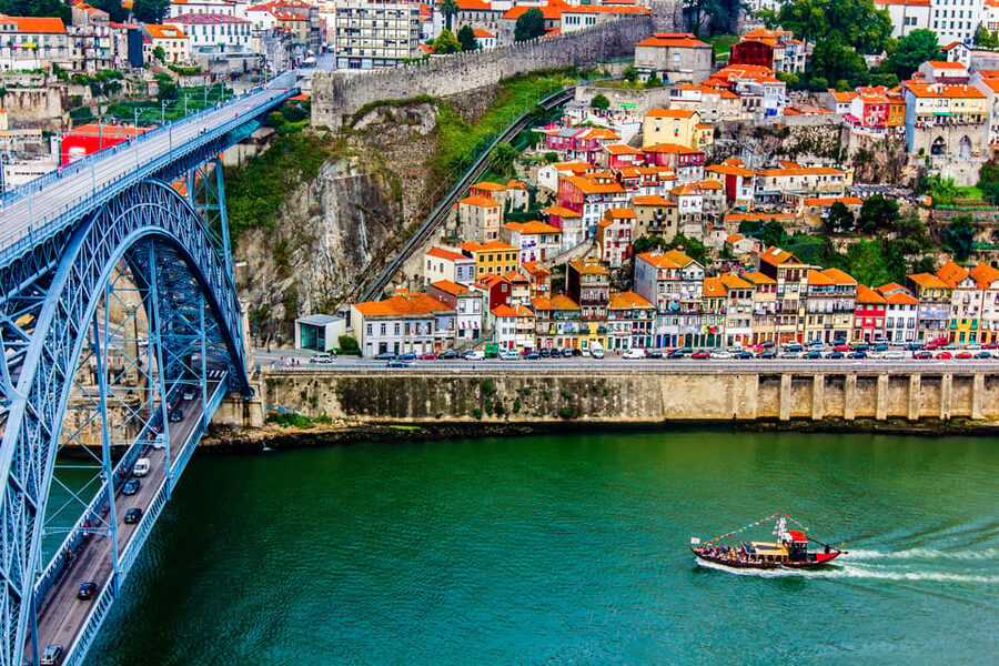 Porto City Full Day Minibus Tour, Wine Tasting & Six Brigdes - The famous McDonald’s stop: odd on paper, useful in practice
