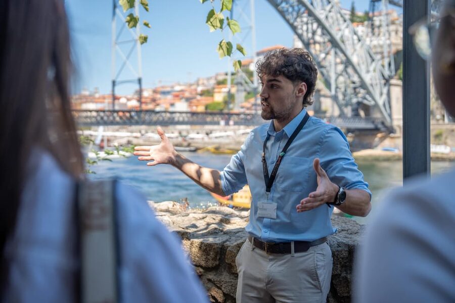 Porto City Full Day Minibus Tour, Wine Tasting & Six Brigdes - Lunch: free time means you choose the mood