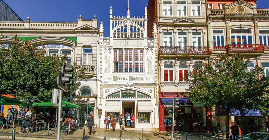 Porto: City Tour, 6 Bridges Cruise and Wine Tasting - São Bento Station: art you can actually stop for