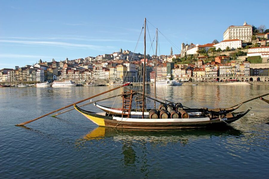 Porto: City Tour, 6 Bridges Cruise and Wine Tasting - Porto’s historic center walking: what you notice when someone points it out