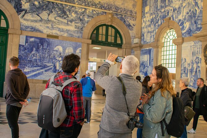 PORTO city Walking Tour - Igreja dos Carmelitas: two churches and a very narrow house