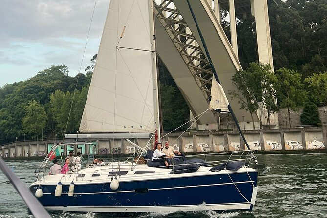 Porto cruise, Thulium just for you! Enjoy Sailboat with open sail - Cais de Gaia, Serra do Pilar, and the view toward Dom Luís I Bridge