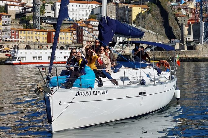 Porto: Cruzeiro privado rio douro até 8 pessoas com wine tasting - Vila Nova de Gaia wine caves: the industry behind the scenery