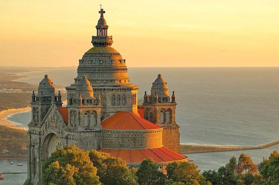 Porto: Day Trip to Santiago de Compostela - Santiago de Compostela: pilgrims, faith, and UNESCO explanations