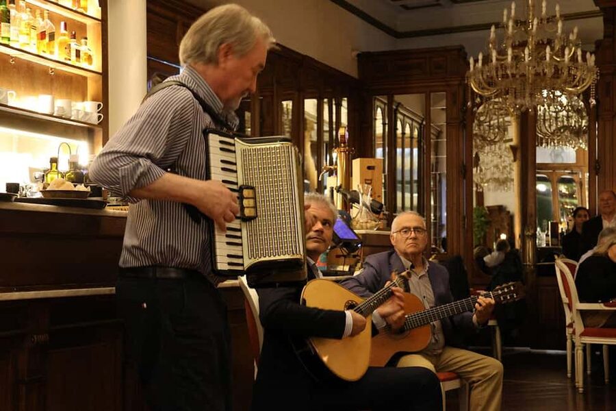 Porto: Dinner with Fado and Traditional Portuguese Music - RC Restaurant: where the music and the old Porto feeling meet