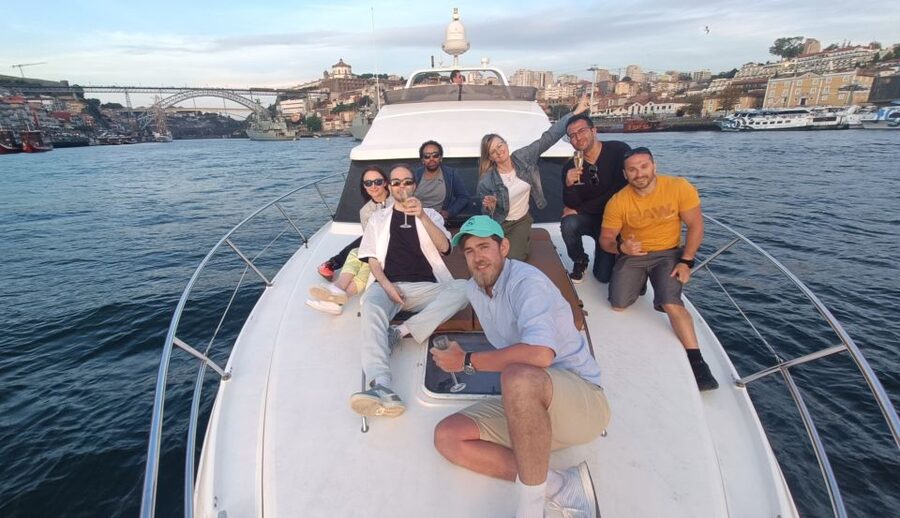Porto:Douro River 6 Bridges tour amazing yatch, Port wine - Crew, Language, and the Private-Group Pace