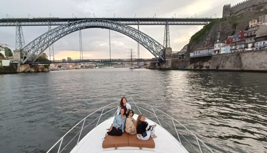 Porto:Douro River 6 Bridges tour amazing yatch, Port wine - Foz do Douro and the Optional Atlantic Stretch