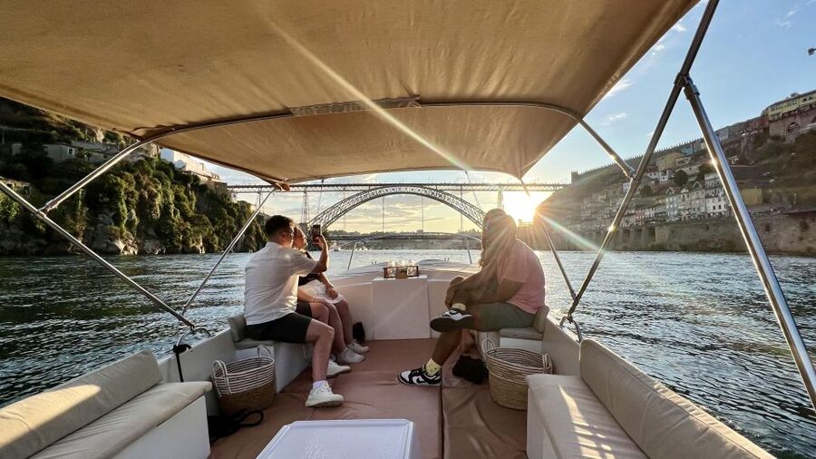 Porto: Douro River Boat Cruise with Port Wine Tasting - When to book it, what to bring, and how to time your Porto day